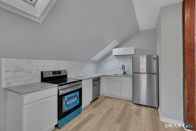 Foto del edificio - 196 Hartford Rd