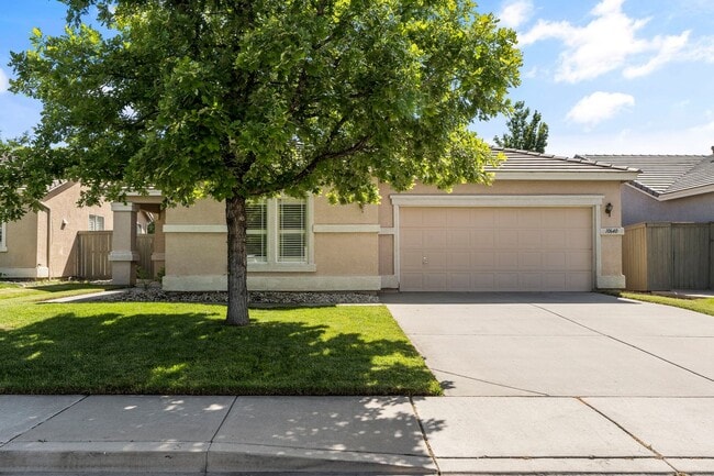 Building Photo - Fully Furnished Single Level Home Includes Utilities and Pet Friendly