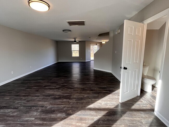 Foto del edificio - 112 Thornley Ct