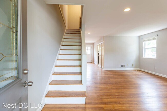 Building Photo - 3 br, 2 bath House - 4909 7th Pl NE