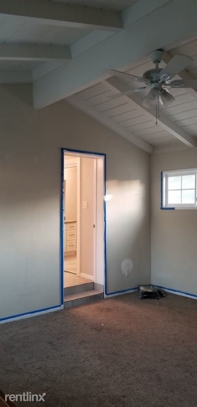 Building Photo - Studio, 1 bath Apartment - 4136 Columbia Ave