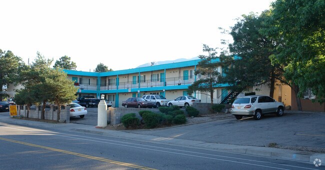 Lin Apartaments Fung - 844 Chelwood Park Blvd