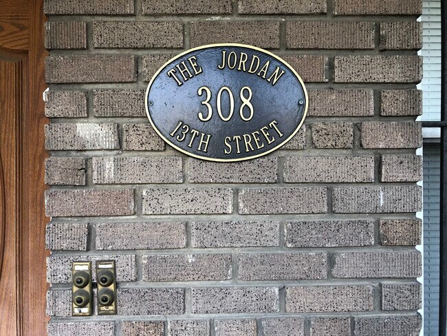 Foto del edificio - 308 13th St SE