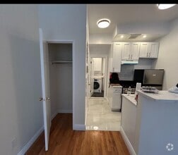 Building Photo - 358 E 51st St