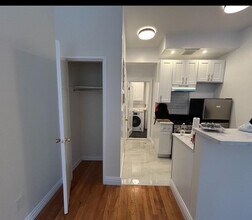 Building Photo - 358 E 51st St