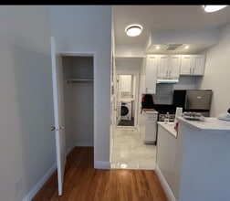 Building Photo - 358 E 51st St