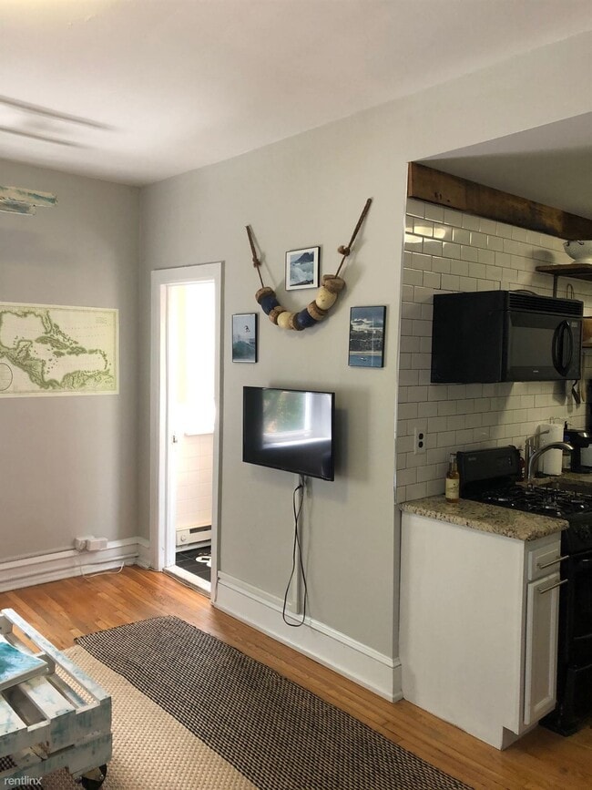 Building Photo - Studio, 1 bath  - 339 S 13th St Unit 3F