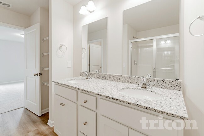 Foto del edificio - 236 Boulder Rdg Lp