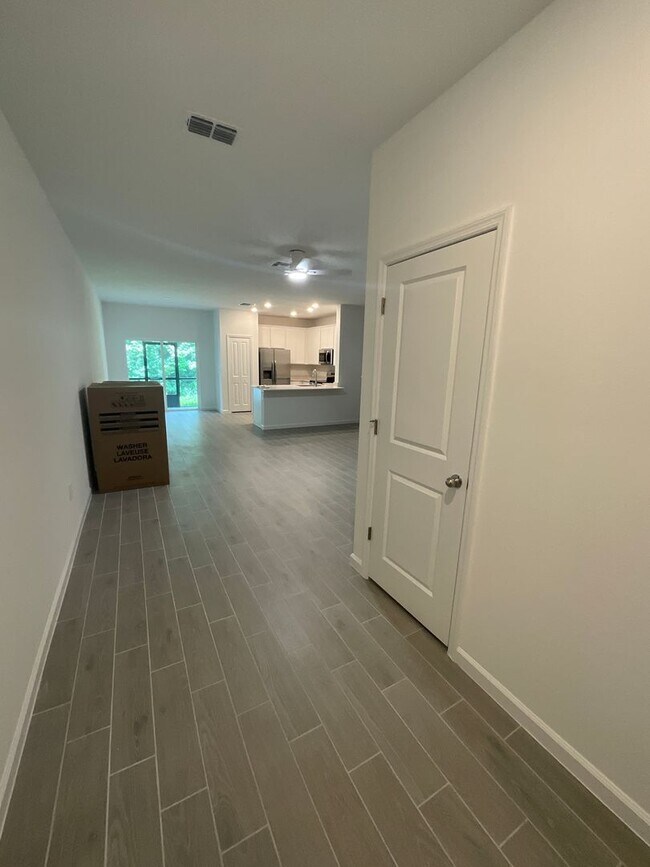 Building Photo - Oak Hammock Preserve Townhomes - New Construction - 3/2.5/1 1672 sqft ***Won't Last***