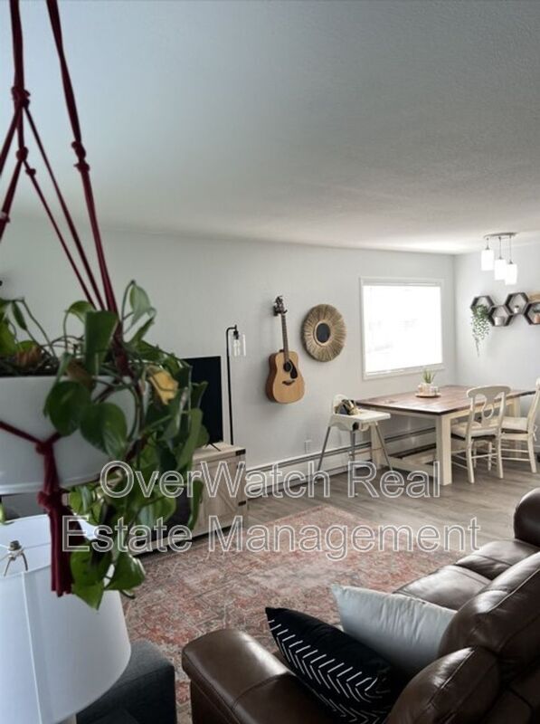 Foto principal - 341 E 46th Ave