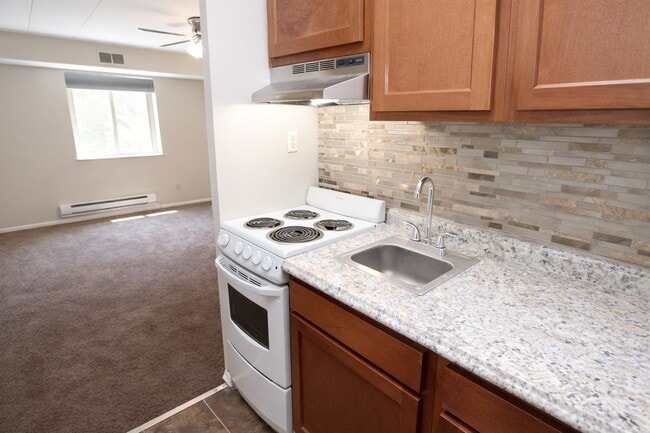 Studio - Carpet Option - Oakland Apartments