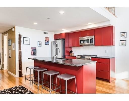 Building Photo - 282 Marginal St