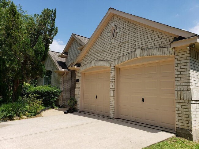 Foto del edificio - 3614 Double Lake Dr