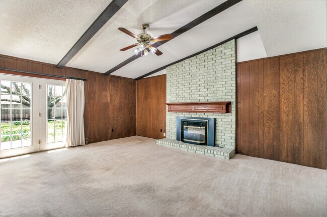 Building Photo - 1312 E Spring Valley Rd