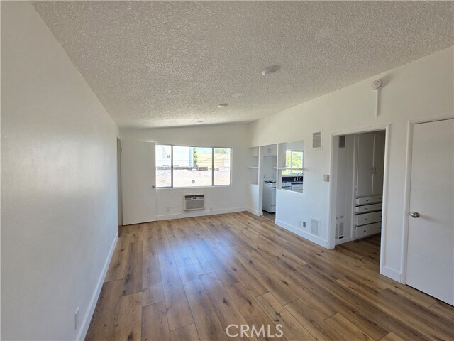Foto del edificio - 6018 Hazelhurst Pl
