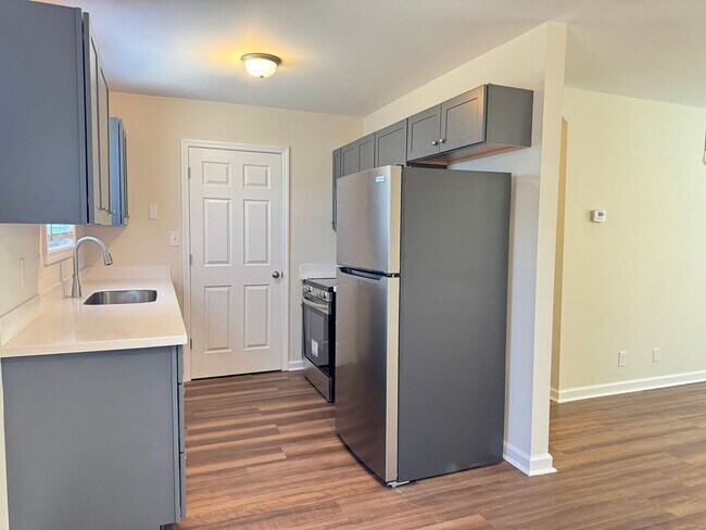 Foto del edificio - Just Remodeled! Cape Cod with 3 Bed/2 Bath...