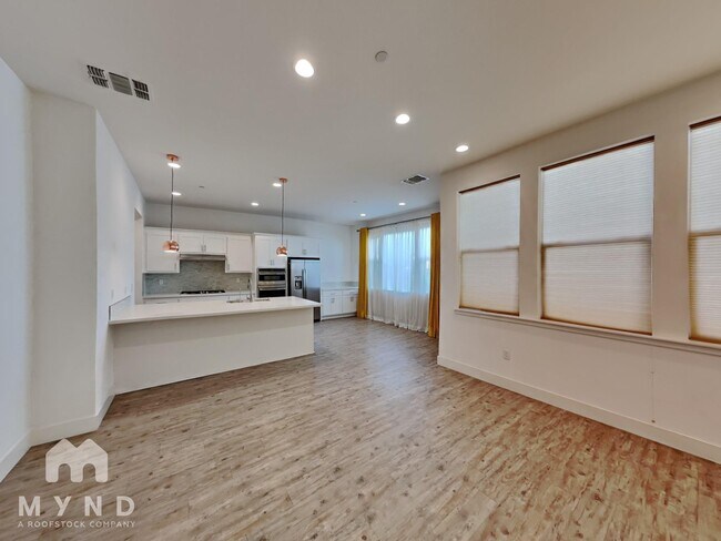 Foto del edificio - 8319 Sandy Cv Wy