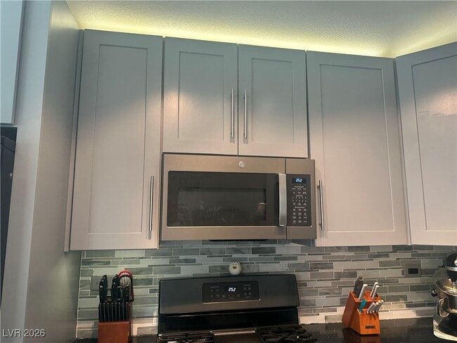 Foto del edificio - 820 Bergamont Dr