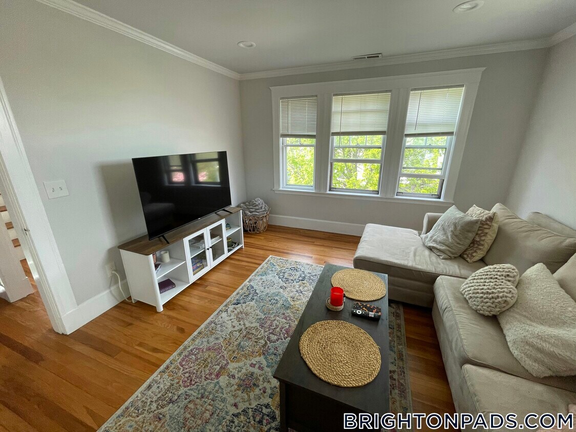 Primary Photo - 65 Bostonia Ave