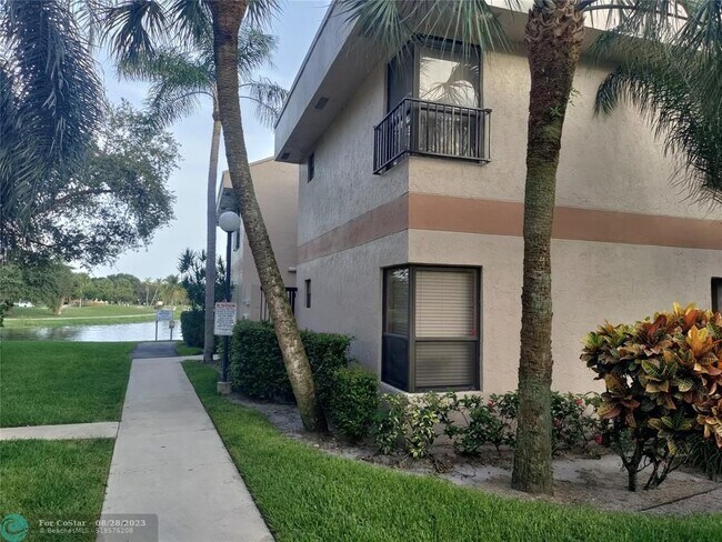 Building Photo - 2852 Carambola Cir