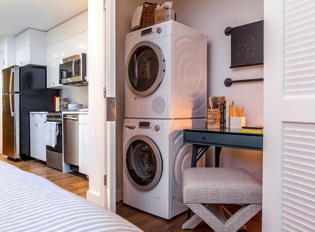 Foto del edificio - LUXURY FENWAY STUDIO AVAILABLE FOR A MID-AUGUST MOVE-IN - LAUNDRY IN-UNIT, A/C
