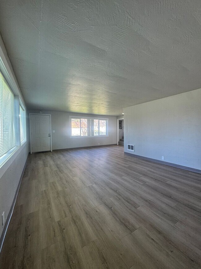 Foto del edificio - (OCK) 3-Bed 1-Bath Fully Renovated Home