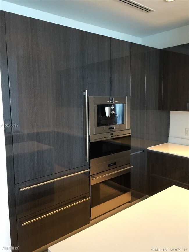 Foto del edificio - 3250 NE 188th St