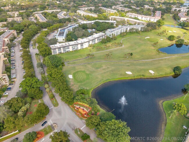 Building Photo - 3003 Portofino Isle