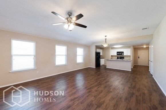 Foto del edificio - SELF TOUR NOW! - 107 Pony Ct, Waxahachie, ...
