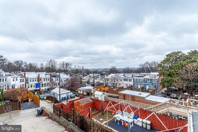Foto del edificio - 212 Upshur St NW