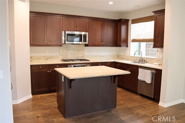 Foto del edificio - 341 E 21st St