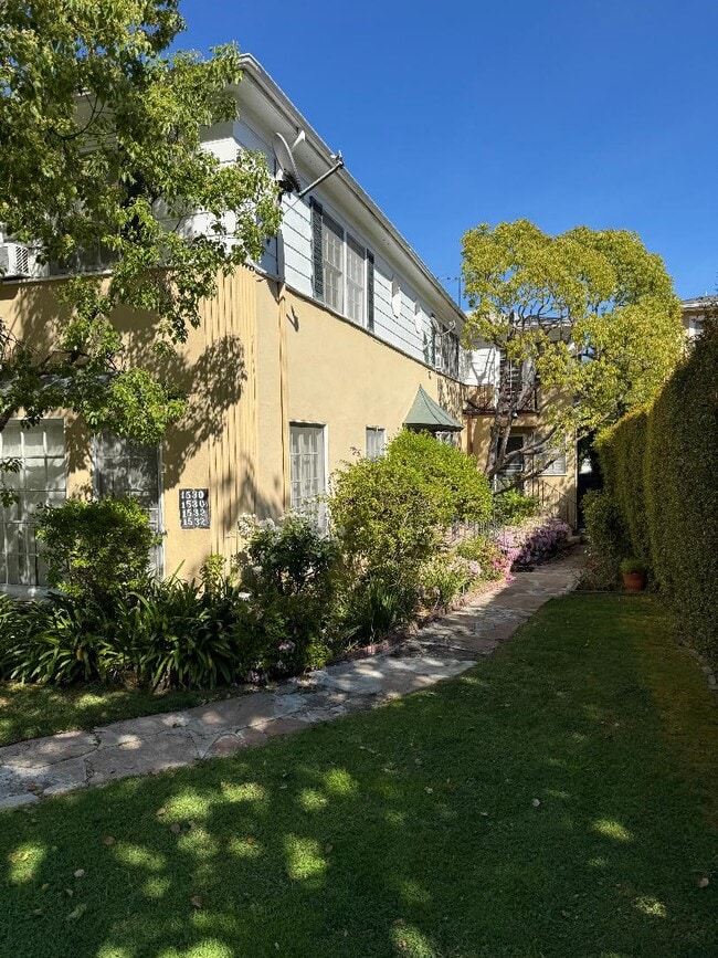 Walkway to unit - 1532 S Beverly Dr