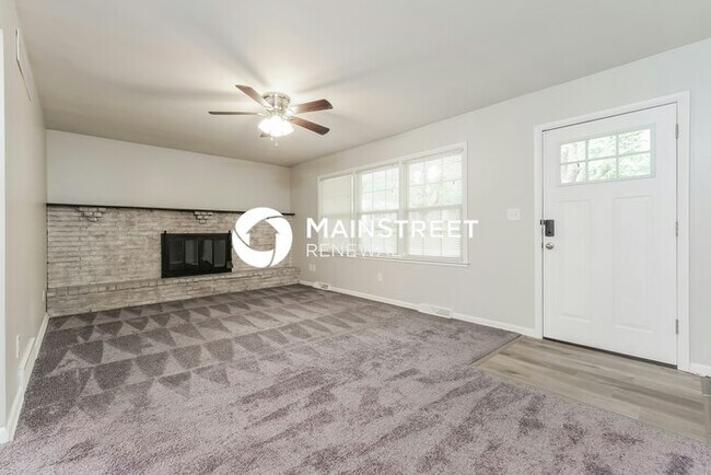 Foto del edificio - 3 Bedroom Pet-Friendly Home in RAYTOWN, MO with Main Street Renewal