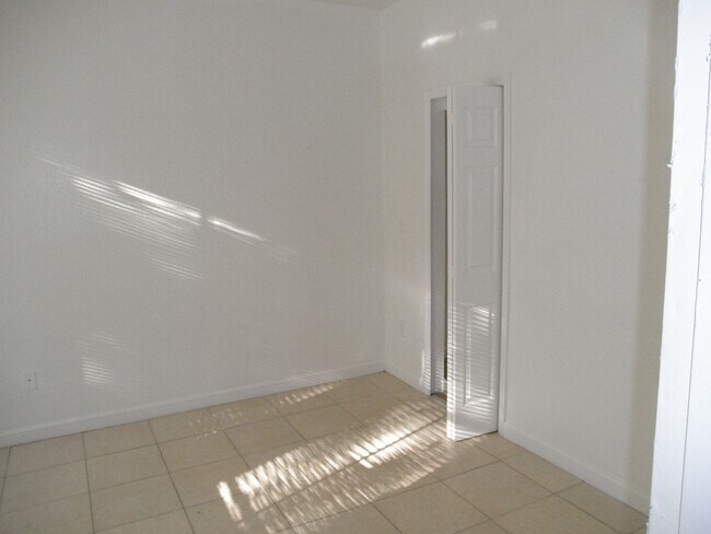 Foto del edificio - Shoma Townhomes