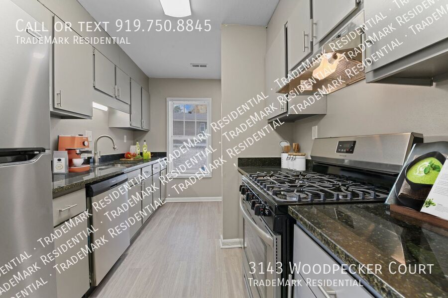 Foto principal - 3143 Woodpecker Ct