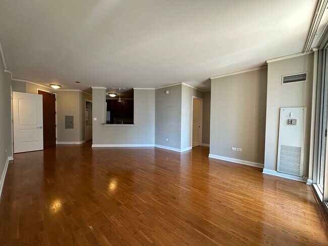 Building Photo - 420 E Waterside Dr