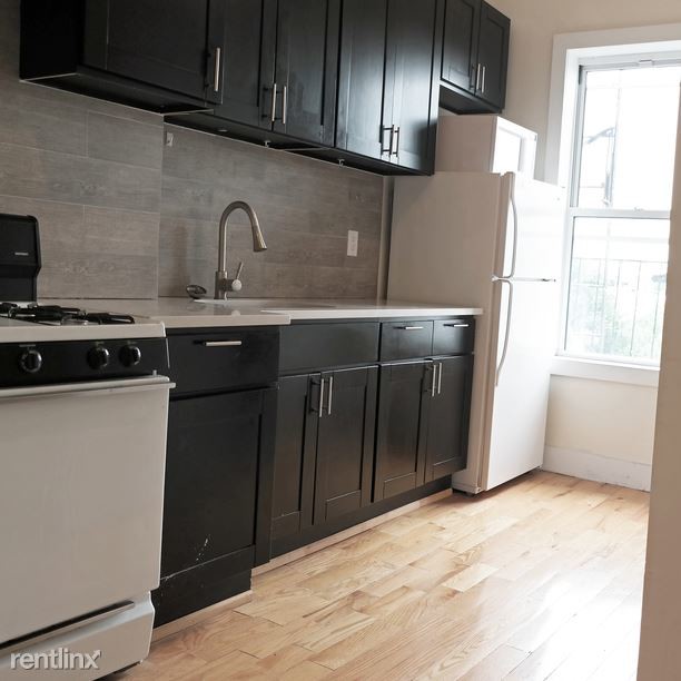 Primary Photo - 248 Stockholm St