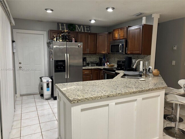 Foto del edificio - 9716 NW 51st Terrace