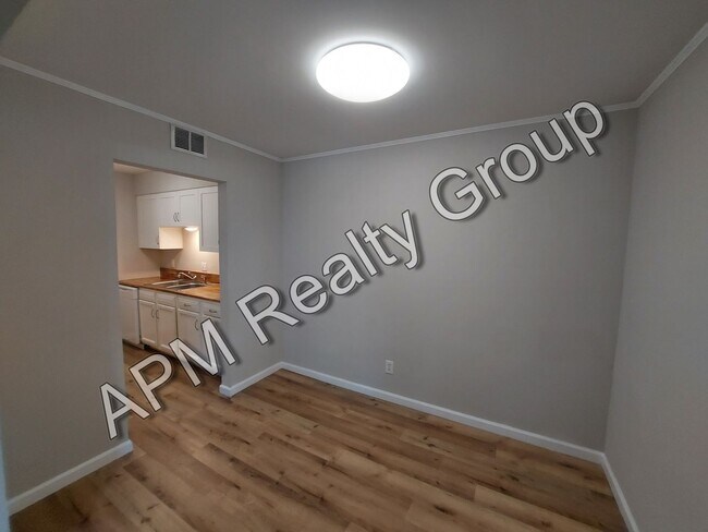 Foto del edificio - One bedroom in quiet Rosewood