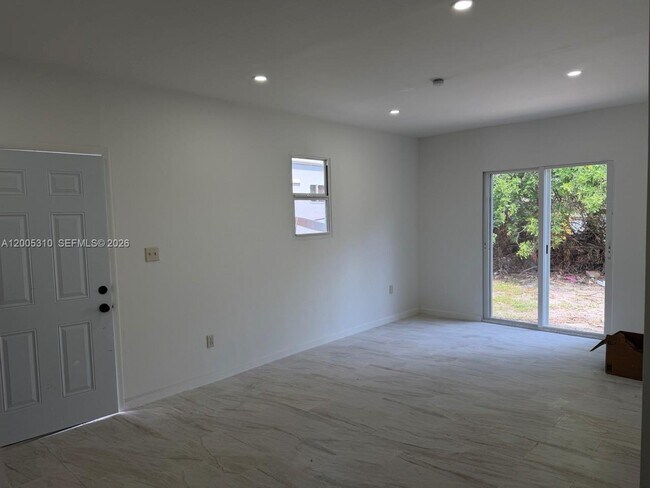 Foto del edificio - 2335 NW 68th St