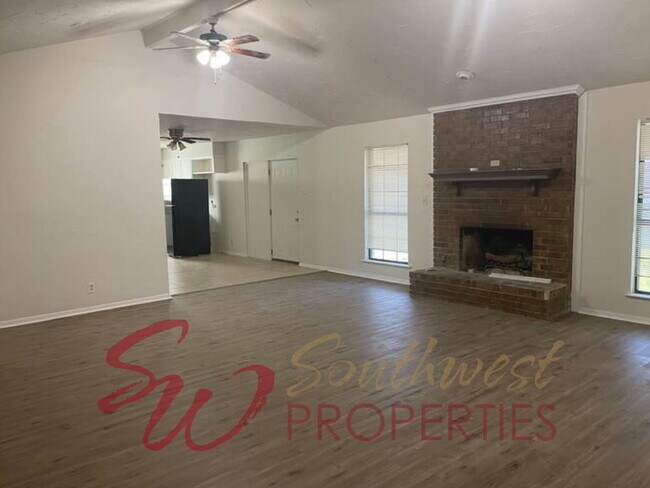 Foto del edificio - 4-Bedroom home in a quiet neighborhood