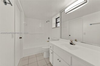 Building Photo - 13020 SW 92nd Ave