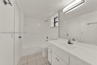 Building Photo - 13020 SW 92nd Ave