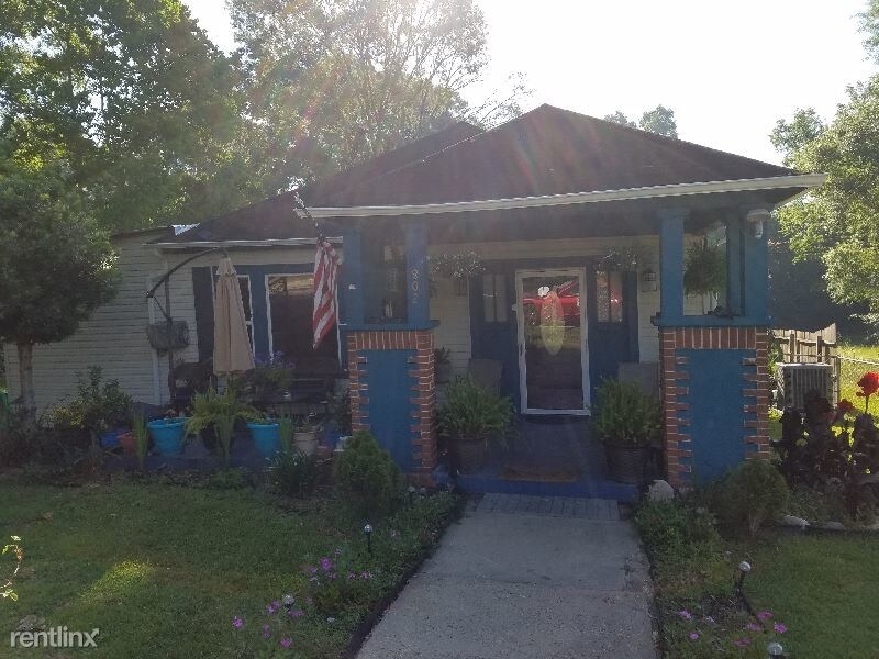 Primary Photo - 4 br, 2 bath House - 802 Avenue B Unit 1