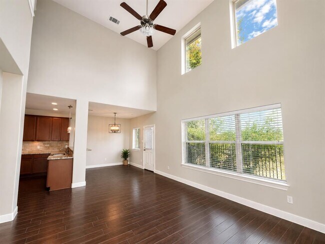 Foto del edificio - 2214 S Lakeline Blvd