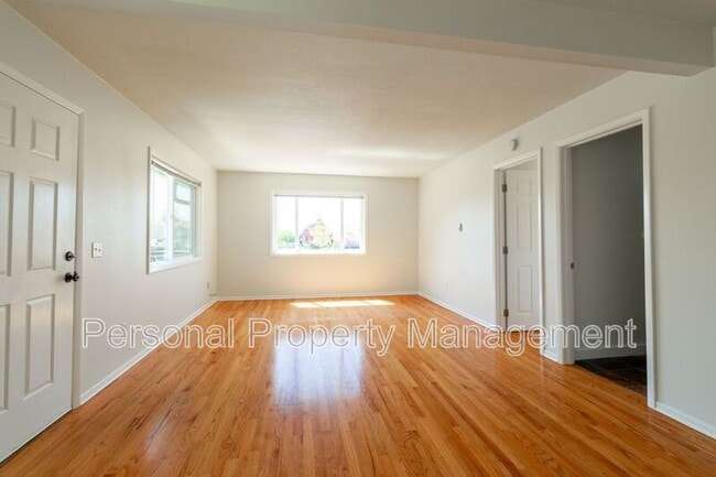 Foto del edificio - 2404 E 13th St