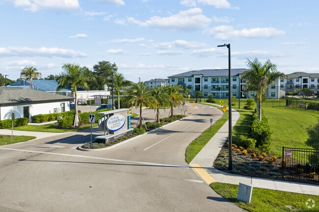 Entrada señalizada - St. Peter Claver Place