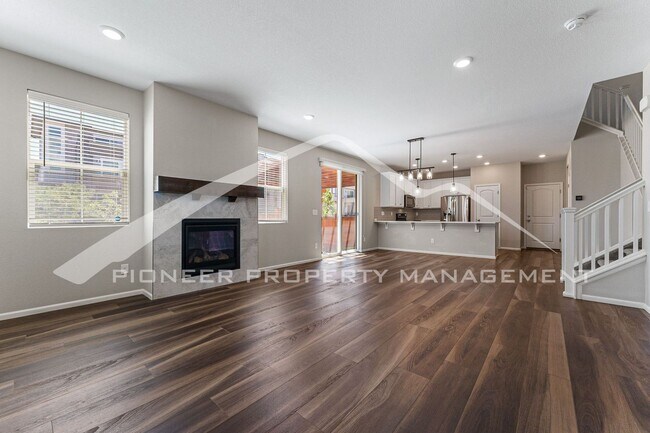 Building Photo - Single Family Home with 2 Car Garage and C...