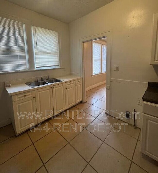 Foto del edificio - 1032 Jefferson Ave
