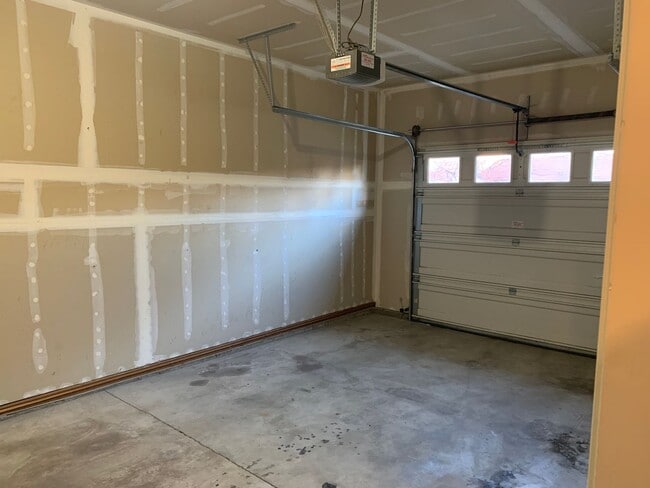 Building Photo - 363 SW Garfield